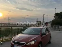 Usado Peugeot 308 Access 92 CV (67 kW) 2015 Rojo Berlina