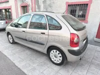 Usado Citroën Xsara Picasso 110 CV (80 kW) 2006 Beige Monovolumen