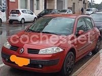 Usado Renault Mégane II Dynamique 120 CV (88 kW) 2004 Granate Berlina