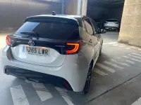 Usado Toyota Yaris Hybrid Plus 116 CV (85 kW) 2022 Blanco Berlina