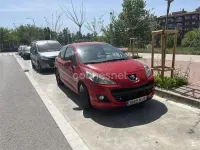 Usado Peugeot 207 Active 92 CV (67 kW) 2012 Rojo Berlina
