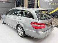 Usado Mercedes E250 Avantgarde 204 CV (150 kW) 2011 Gris / plata Familiar