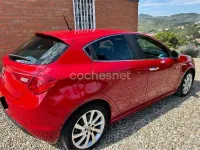 Usado Alfa Romeo Giulietta Distinctive 120 CV (88 kW) 2011 Rojo Utilitario