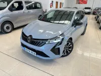 Usado Renault Clio Techno 90 CV (66 kW) 2025 Gris Utilitario