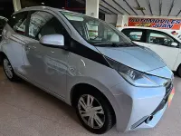 Usado Toyota Aygo X-clusiv 69 CV (50 kW) 2017 Gris / plata Utilitario
