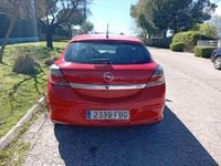 Usado Opel Astra GTC Enjoy 99 CV (72 kW) 2006 Rojo Utilitario