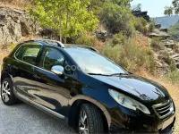 Usado Peugeot 2008 Allure 100 CV (73 kW) 2016 Negro SUV