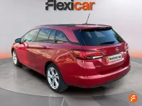 Usado Opel Astra Edition 110 CV (80 kW) 2020 Rojo Familiar