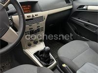 Usado Opel Astra Edition 100 CV (73 kW) 2009 Gris / plata Berlina
