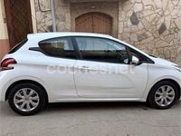 Usado Peugeot 208 Active 75 CV (55 kW) 2015 Blanco Utilitario