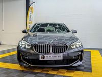 Usado BMW 118 Comfort Edition 150 CV (110 kW) 2021 Gris / plata Utilitario