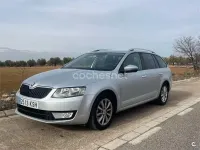 Usado Skoda Octavia Ambition 150 CV (110 kW) 2015 Gris / plata Familiar