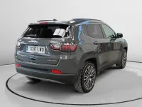 Usado Jeep Compass Limited 130 CV (95 kW) 2022 Gris / plata SUV