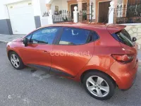 Usado Renault Clio IV Authentique 75 CV (55 kW) 2015 Rojo Berlina