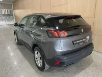 Usado Peugeot 3008 Active 130 CV (95 kW) 2022 Gris / plata SUV