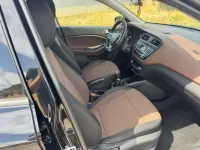 Usado Hyundai i20 Style 90 CV (66 kW) 2017 Negro SUV