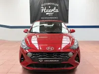 Usado Hyundai i10 67 CV (49 kW) 2021 Granate Utilitario