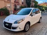 Usado Renault Scénic III Dynamique 105 CV (77 kW) 2010 Blanco Monovolumen