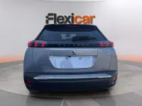 Usado Peugeot e-2008 Allure 100 kW (136 CV) 2022 Gris SUV