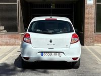 Begagnad Renault Clio II Business 75 HK (55 kW) 2011 Vit Sedan