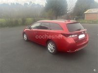 Usado Toyota Auris Active 90 CV (66 kW) 2016 Rojo Familiar