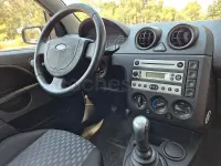 Usado Ford Fiesta Trend 100 CV (73 kW) 2004 Gris / plata Utilitario