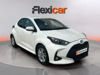Usado Toyota Yaris Hybrid Business Edition 116 CV (85 kW) 2022 Blanco Berlina