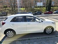 Usado Kia Rio 84 CV (61 kW) 2018 Blanco Berlina
