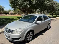 Usado Opel Astra Energy 100 CV (73 kW) 2008 Gris / plata Berlina
