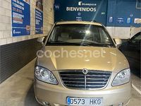Usado Ssangyong (KGM) Rodius Limited 165 CV (121 kW) 2012 Amarillo Monovolumen