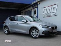 Usado Seat Leon Style 131 CV (96 kW) 2021 Gris / plata Berlina