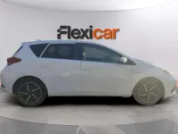 Usado Toyota Auris Hybrid Active 136 CV (100 kW) 2018 Blanco Berlina