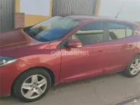 Usado Renault Mégane III Business 95 CV (69 kW) 2015 Rojo Berlina