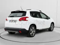 Usado Peugeot 2008 Allure 130 CV (95 kW) 2015 Blanco SUV