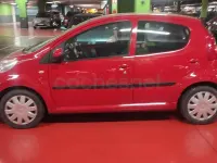 Usado Peugeot 107 Urban Move 68 CV (50 kW) 2007 Rojo Utilitario