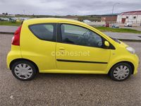 Usado Peugeot 107 68 CV (50 kW) 2006 Amarillo Utilitario