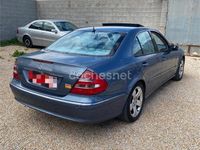 Usado Mercedes E220 Classic 143 CV (105 kW) 2003 Azul Berlina