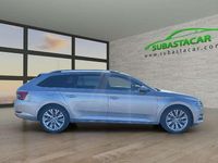 Usado Skoda Superb Style 150 CV (110 kW) 2022 Plateado Familiar