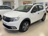 Usado Dacia Sandero Stepway 95 HP (69 kW) 2019 Branco Sedan