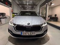 Usado Skoda Octavia 150 CV (110 kW) 2022 Gris / plata Familiar