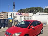 Usado Ford Focus Trend 109 CV (80 kW) 2011 Rojo Berlina