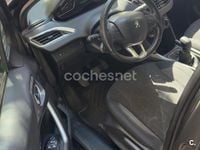 Usado Peugeot 2008 Access 82 CV (60 kW) 2018 Gris / plata SUV