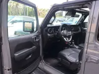 Usado Jeep Wrangler Unlimited Rubicon 381 CV (280 kW) 2023 Gris SUV