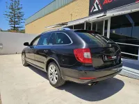 Usado Skoda Superb Ambition 140 CV (102 kW) 2011 Negro Berlina