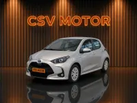 Usado Toyota Yaris Active 99 CV (72 kW) 2021 Gris Utilitario