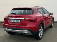 Usado Mercedes GLA180 122 CV (89 kW) 2019 Rojo SUV