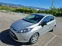 Usado Ford Fiesta Trend 82 CV (60 kW) 2011 Gris / plata Utilitario