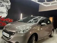 Usado Peugeot 208 Active 82 CV (60 kW) 2013 Marrón Utilitario