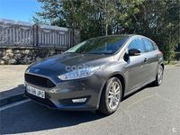 Usado Ford Focus Trend 120 CV (88 kW) 2016 Gris / plata Berlina