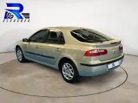 Usado Renault Laguna II Expression 135 CV (99 kW) 2004 Gris / plata Berlina